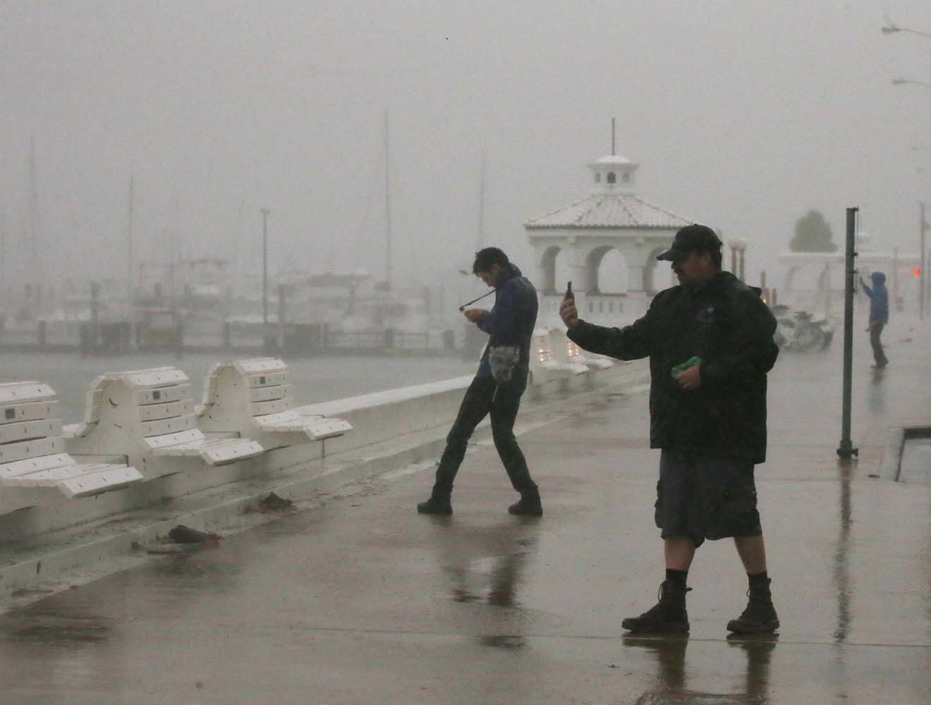 El poderoso huracán Harvey toca tierra y amenaza costa de Texas con inundaciones catastróficas (fotos)