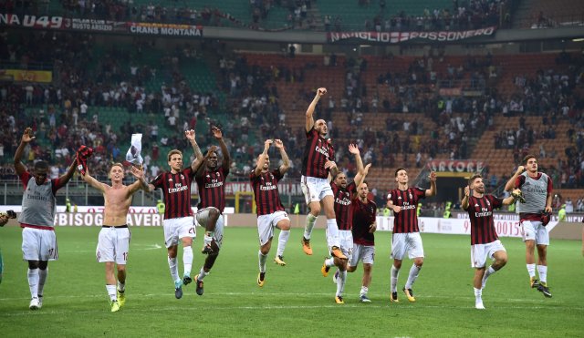 Soccer Football - Serie A - AC Milan vs Cagliari Calcio - Milan, Italy - August 27, 2017   AC Milan players celebrate after the match   REUTERS/Alberto Lingria