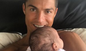 Cristiano Ronaldo posa feliz y bendecido con su hija Eva