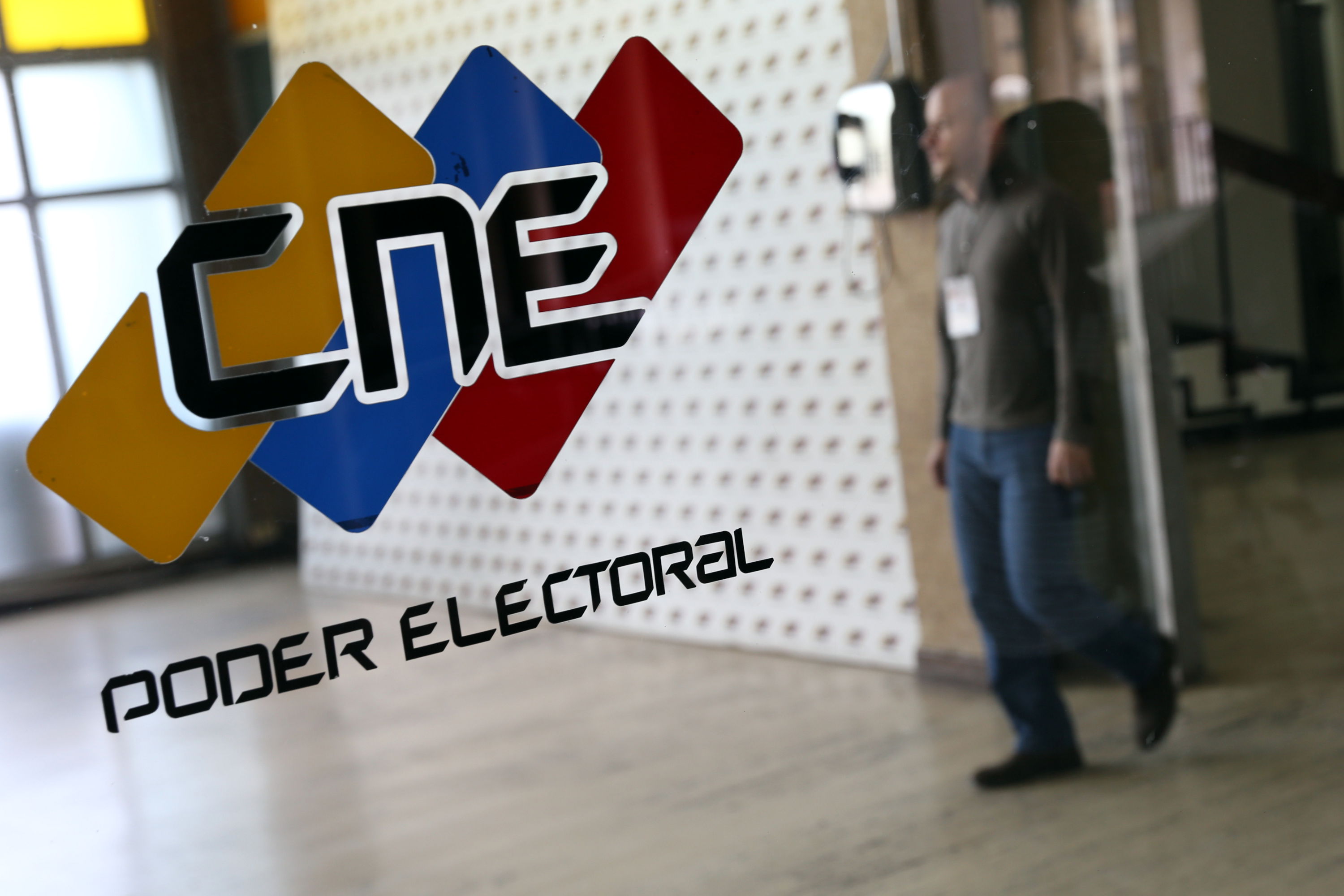 CNE confirma que elecciones regionales serán el 15 de octubre