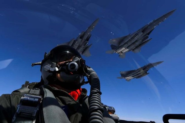 Dos cazas B-1B de Estados Unidos se suman a los ejercicios militares en la Península Coreana, durante una misión de 10 horas ordenada por el Pentágono y en la que participan unidades aéreas de Corea del Sur y Japón. Foto de archivo. Cortesía Fuerza Aérea de EEUU.