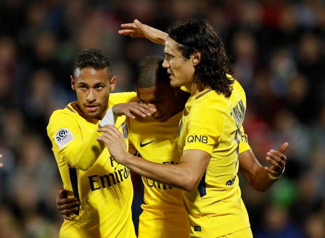 Edinson Cavani, Kylian Mbappe y Neymar.   REUTERS/Gonzalo Fuentes