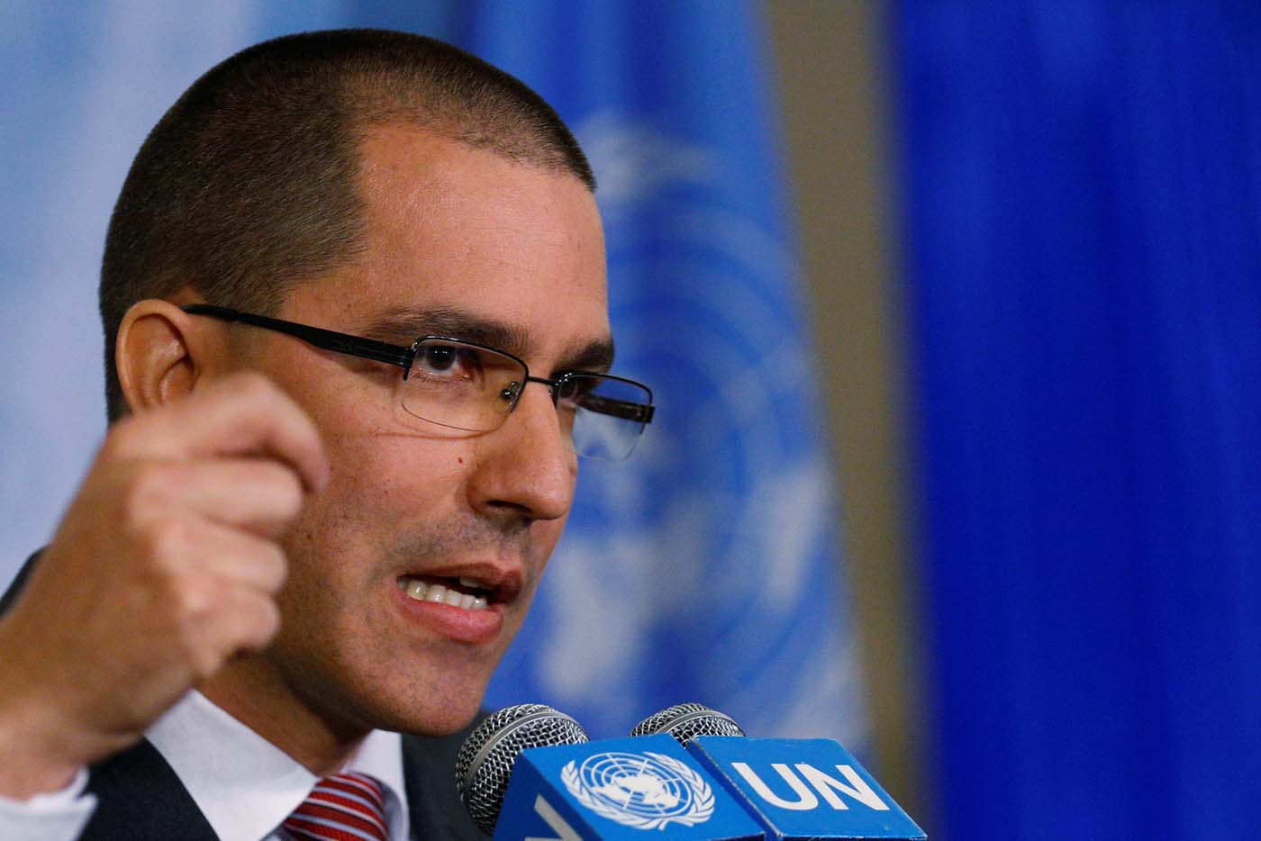 ¡Ay, le dolió! Arreaza arremete contra Costa Rica por calificar elecciones regionales de fraudulenta