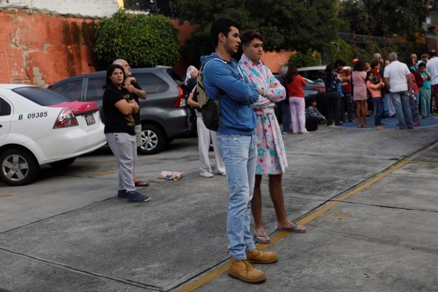 People gather inside a residential area after a tremor was felt in Mexico City, Mexico, September 23, 2017. REUTERS/Edgard Garrido