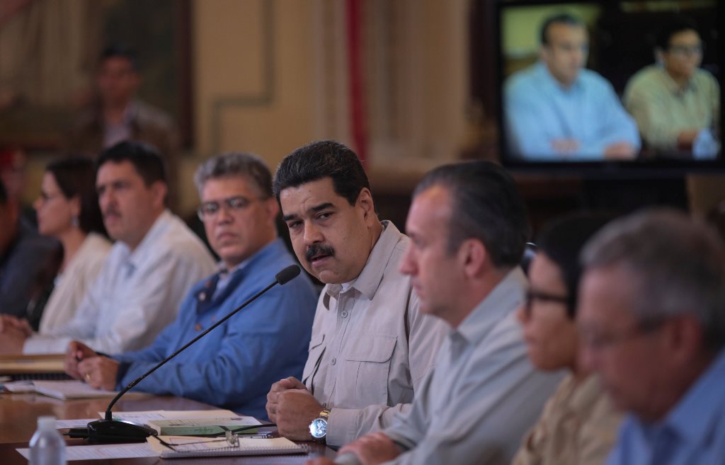 Maduro confirma envío de delegados a Dominicana para diálogo con la oposición
