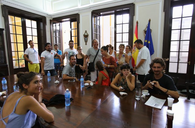 El consulado general de España en La Habana mantiene un operativo especial para brindar asistencia de emergencia e información a los al menos 3.000 turistas españoles/ EFE