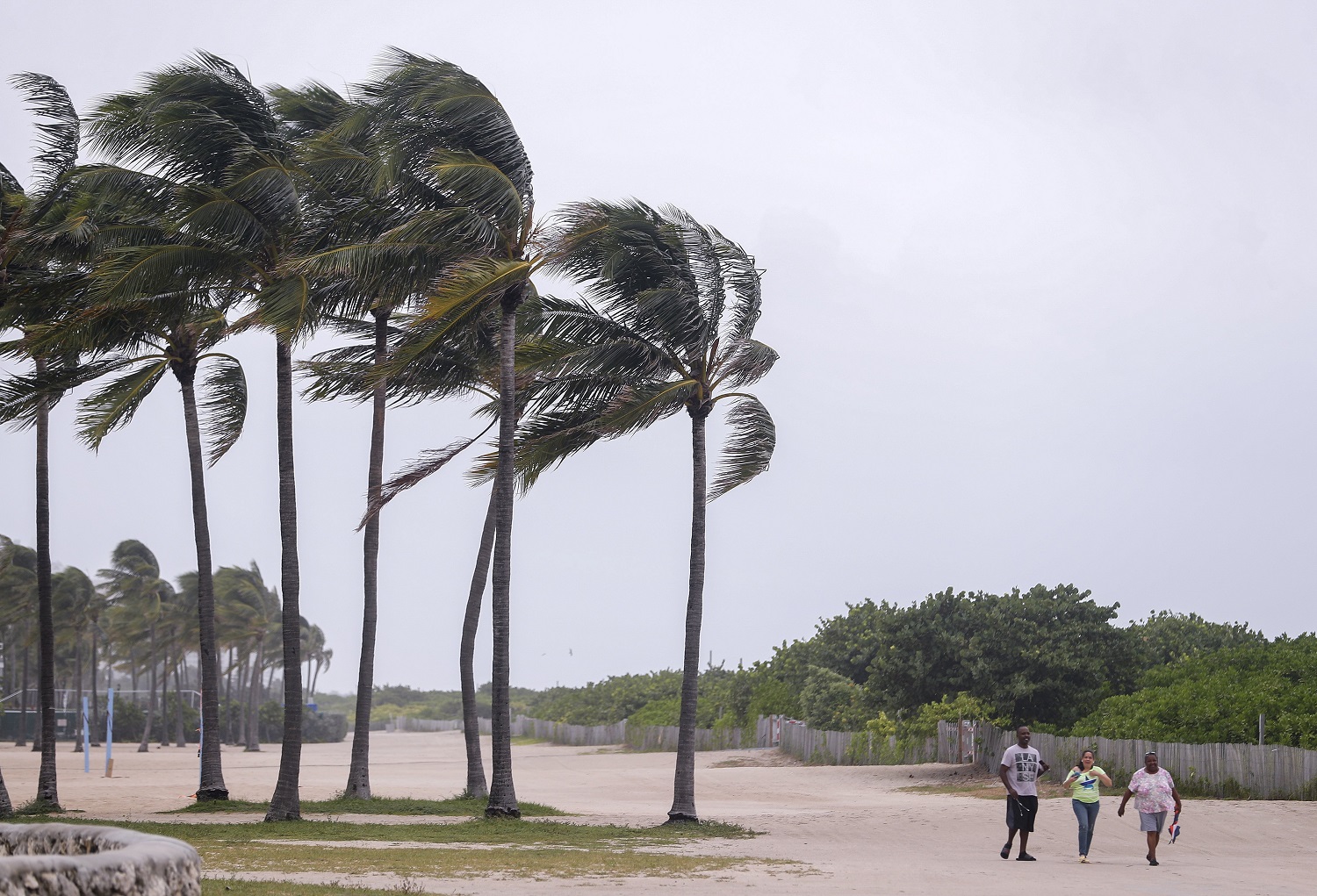 Florida recibe el devastador huracán Irma tras días de preparación