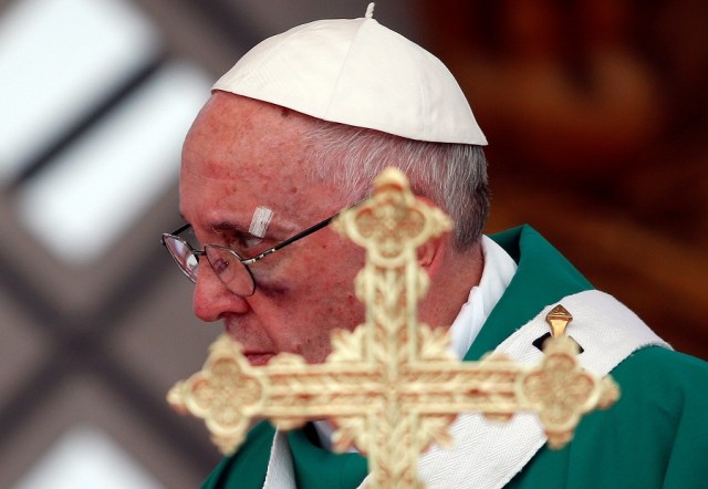 Pope Francis leads a mass at the Contecar harbour in Cartagena, Colombia September 10, 2017. REUTERS/Stefano Rellandini