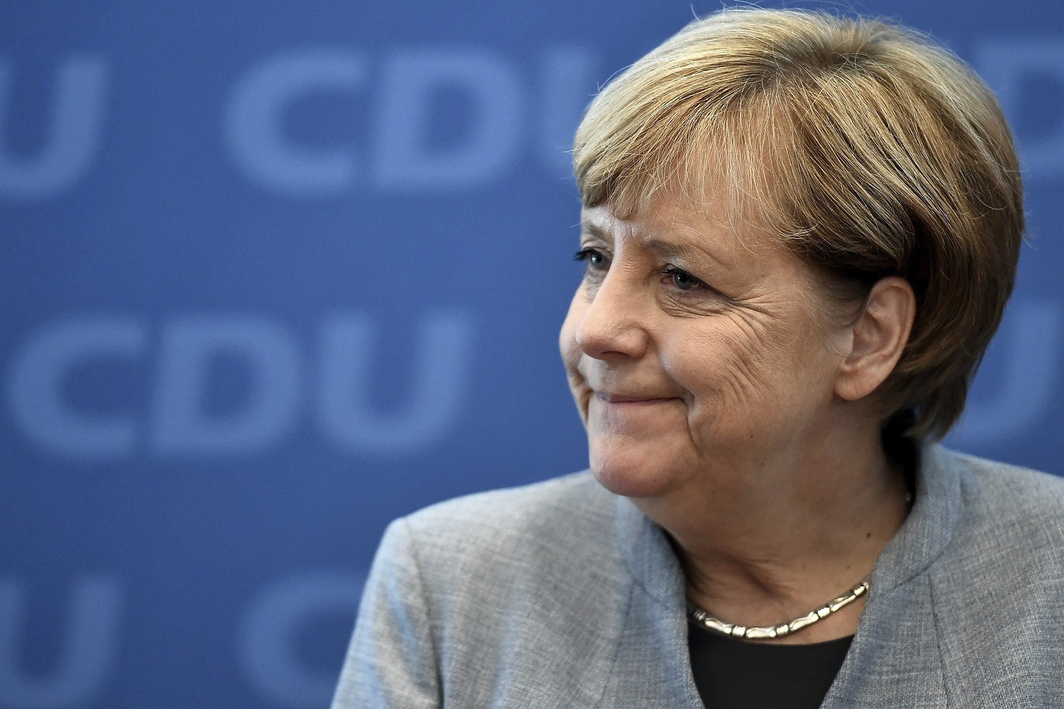 Merkel felicita a Putin y le pide un diálogo “hoy más importante que nunca”
