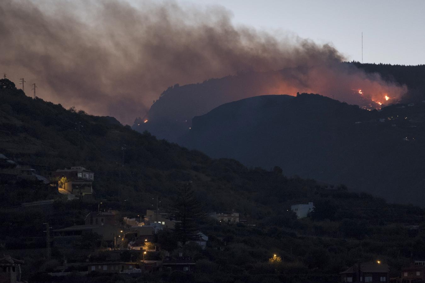 El incendio de Gran Canaria rebasa las dos mil hectáreas (fotos)