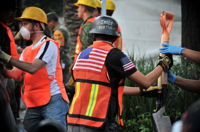 Volunteer rescue workers are given shovels before taking part in the search for survivors and bodies in Mexico City on September 21, 2017, two days after a strong quake hit central Mexico. A powerful 7.1 earthquake shook Mexico City on Tuesday, causing panic among the megalopolis' 20 million inhabitants on the 32nd anniversary of a devastating 1985 quake. / AFP PHOTO / ROCIO VAZQUEZ