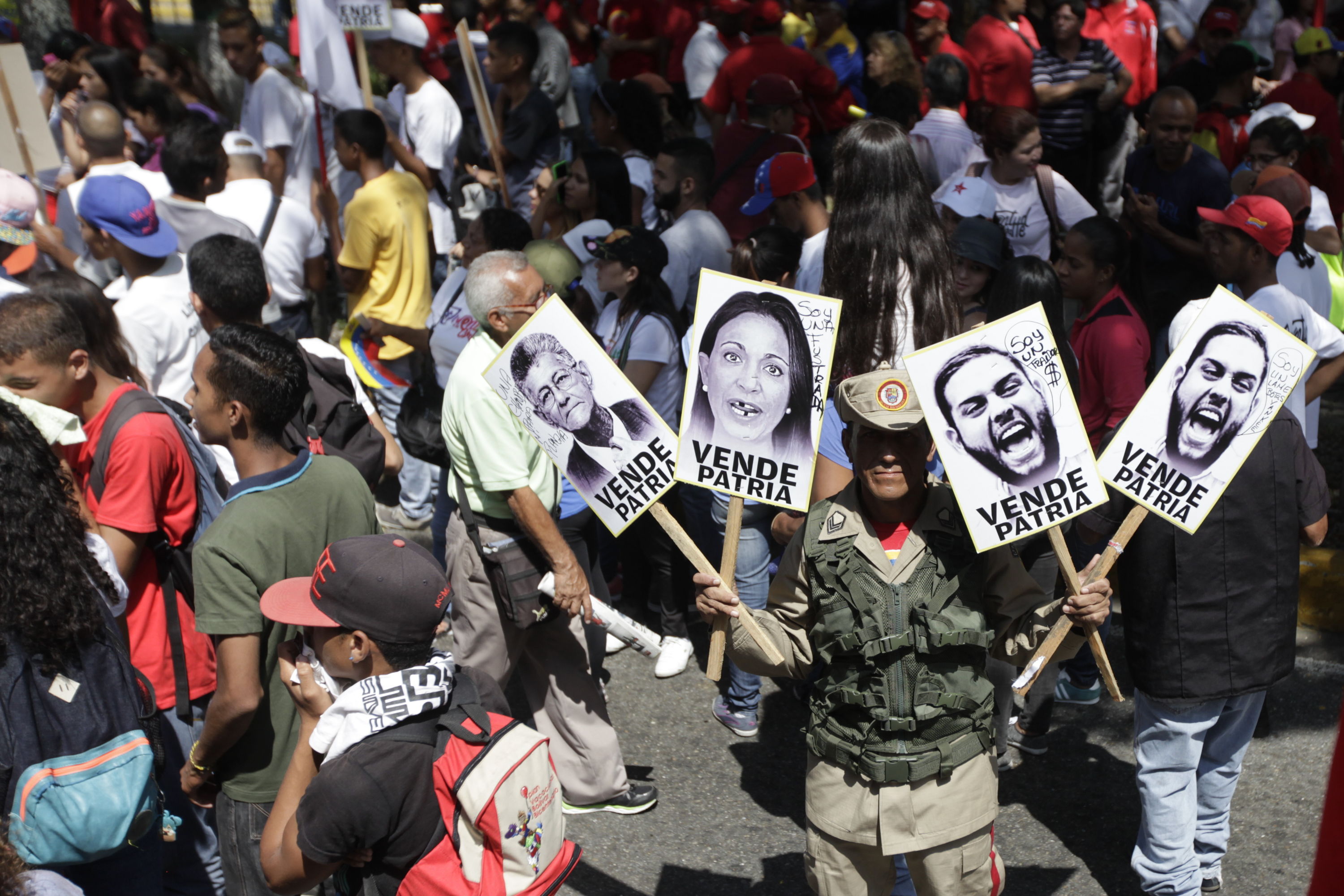 Chavismo “denuncia” por traición a la patria a diputados opositores