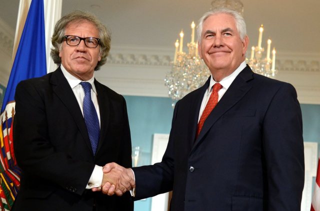 El secretario de Estado de EEUU, Rex Tillerson, junto al secretario general de la OEA, Luis Almagro. REUTERS/Mike Theiler