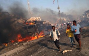 Al menos 65 muertos en doble atentado con camiones bomba en Mogadiscio