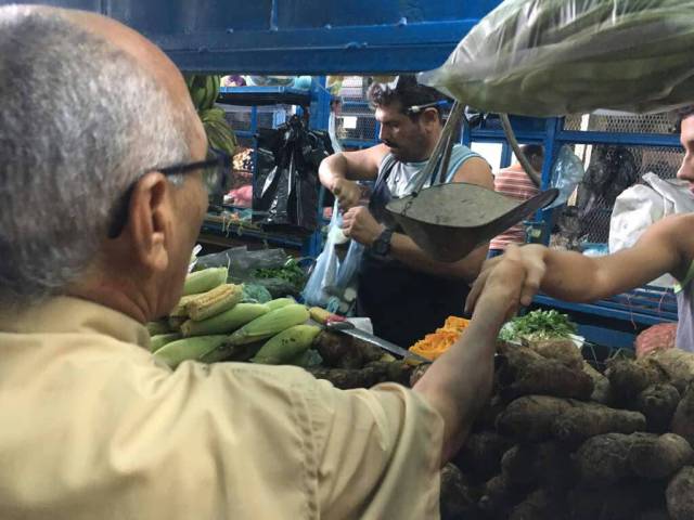 Foto: Así fue recibido Ismael García en el Mercado Periférico de Caña de Azúcar / Prensa 