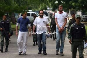 Así llegaron a Tribunales los periodistas detenidos en Tocorón (Fotos)