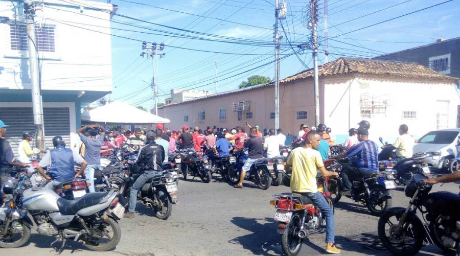 Más de 100 motorizados recorren los centros electorales en Cumaná (Fotos)