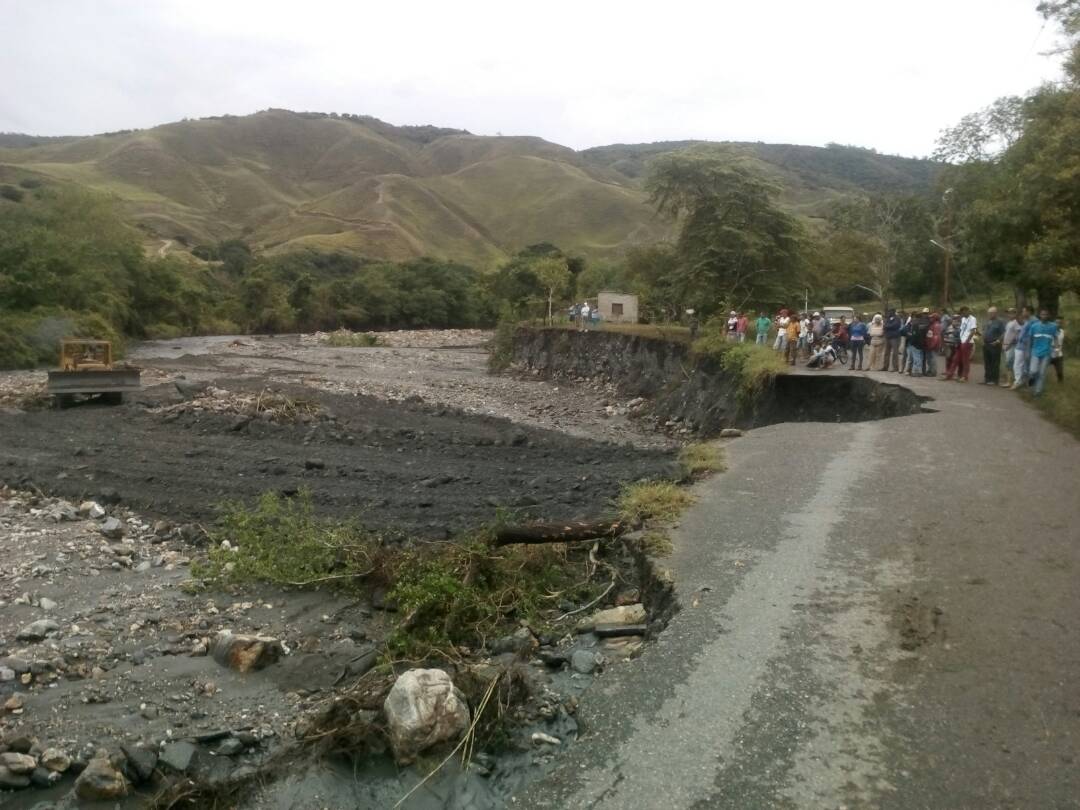 Fuertes lluvias colapsaron vías Duaca y carretera Río Claro-La Cuchilla en Lara (Fotos)