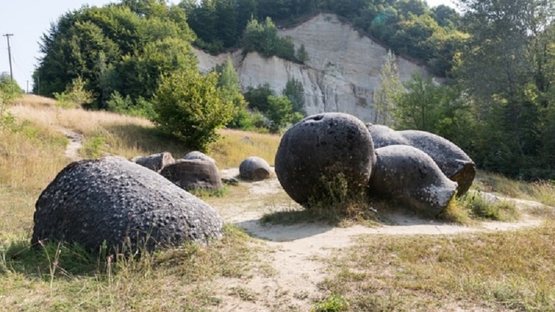 El misterio de las piedras rumanas que respiran, se mueven y son capaces de reproducirse
