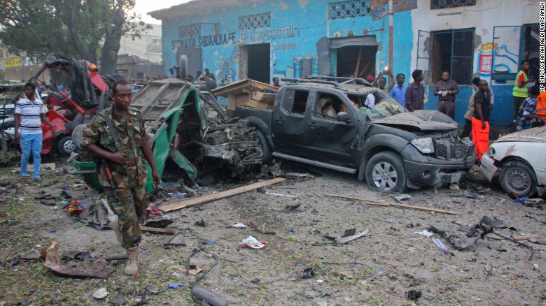 Al menos 14 muertos en la explosión de dos vehículos bomba en  Somalia