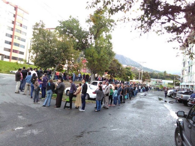 Votantes en Mérida #15Oct // Foto @leoperiodista