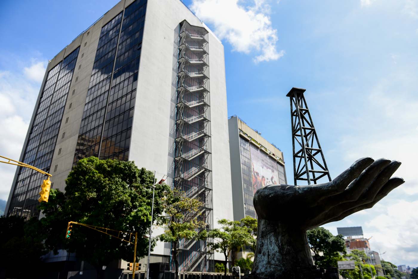 Pdvsa busca comprar diésel y nafta en mercado abierto