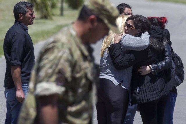 Relatives and comrades of 44 crew members of Argentine missing submarine, express their grief as they arrive at Argentina's Navy base in Mar del Plata, on the Atlantic coast south of Buenos Aires, on November 23, 2017. An unusual noise heard in the ocean near the last known position of the San Juan submarine was "consistent with an explosion," Argentina's navy announced Thursday. "An anomalous, singular, short, violent and non-nuclear event consistent with an explosion," occurred shortly after the last communication of the San Juan and its 44 crew, navy spokesman Captain Enrique Baldi told a news conference in Buenos Aires. / AFP PHOTO / EITAN ABRAMOVICH