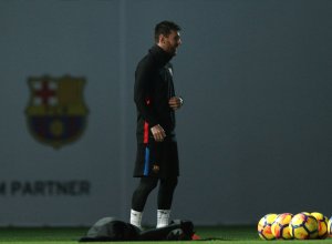 Ovación a Messi por su renovación en la última sesión antes de enfrentarse al Valencia