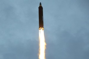 Arabia Saudita intercepta misil balístico lanzado desde Yemen