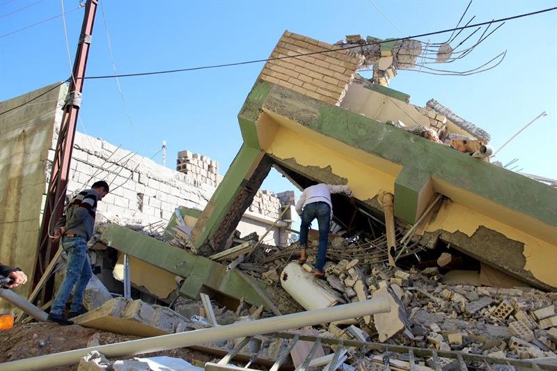 Devastación y angustia en la población más golpeada por el terremoto de Irán (Fotos)