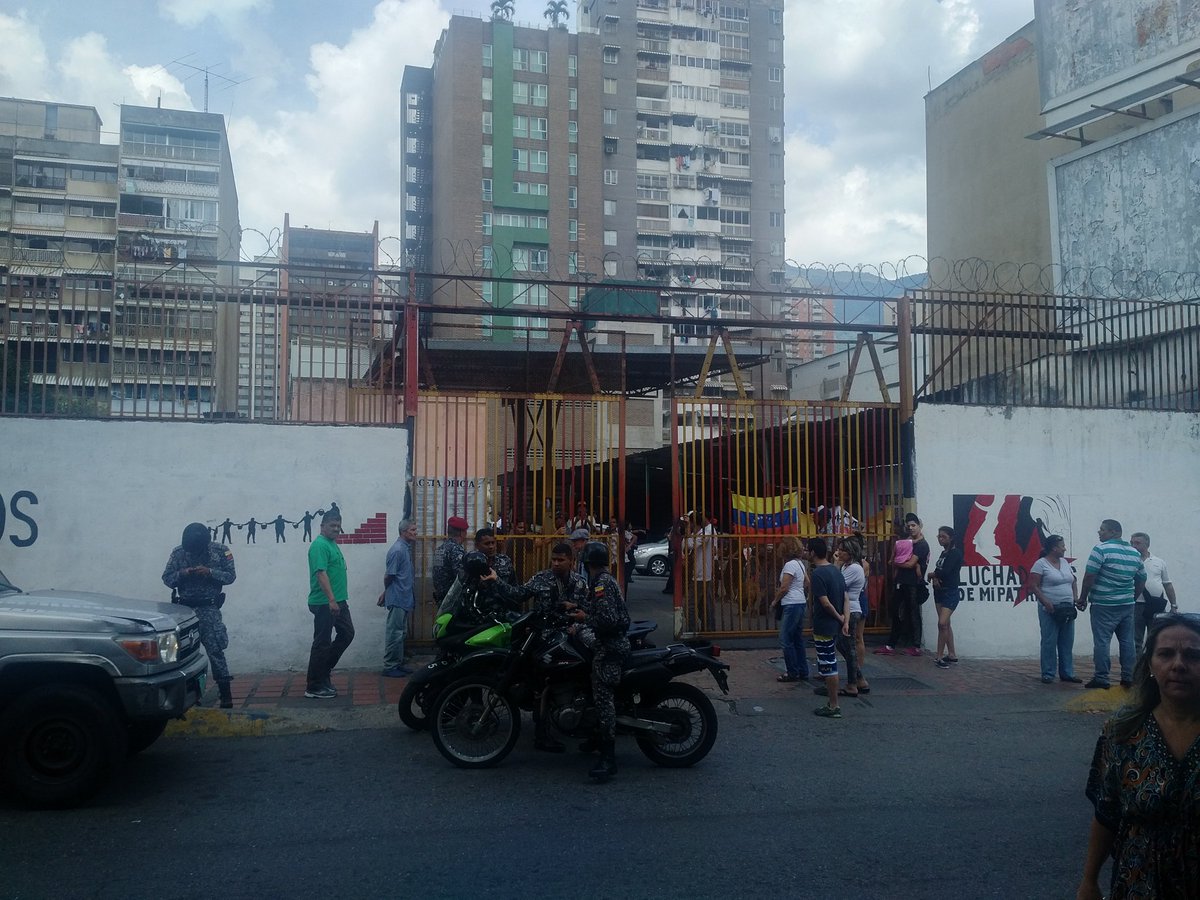 Colectivos armados invadieron el estacionamiento de Tracabordo en La Candelaria (fotos+video)