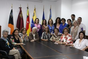Frente Nacional de Mujeres rechaza la destitución de Helen Fernández