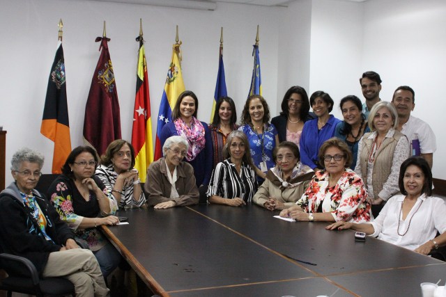 Helen Fernandez junto al Frente Nacional de Mujeres (3)