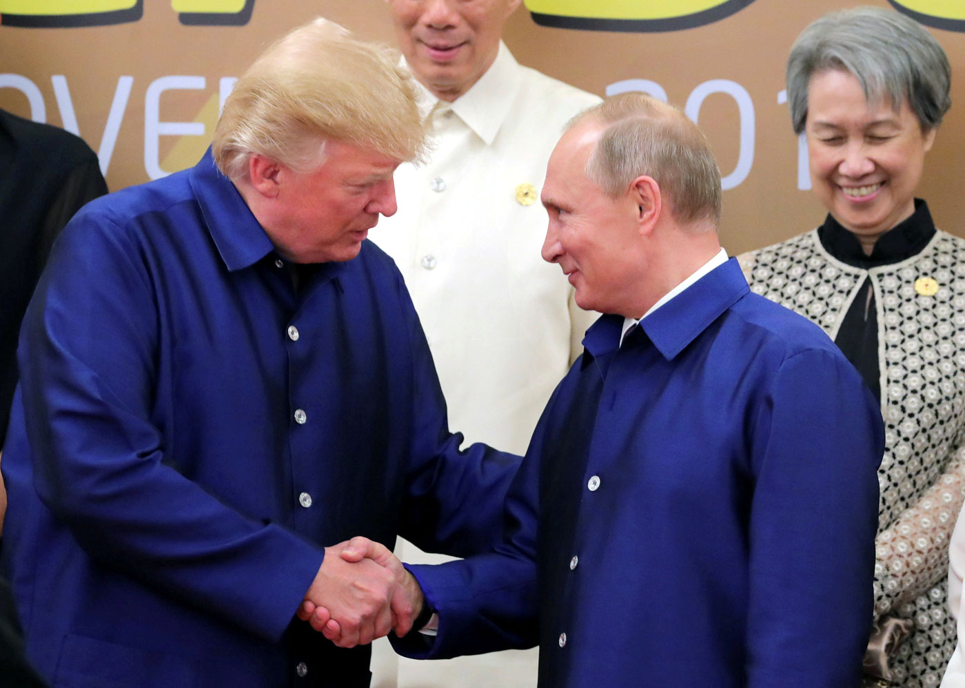 Putin y Trump se dan la mano y conversan brevemente en cumbre Apec