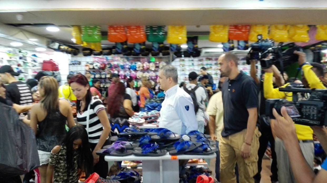 Sundde ordenó bajar precios en 50 % a comercios caraqueños