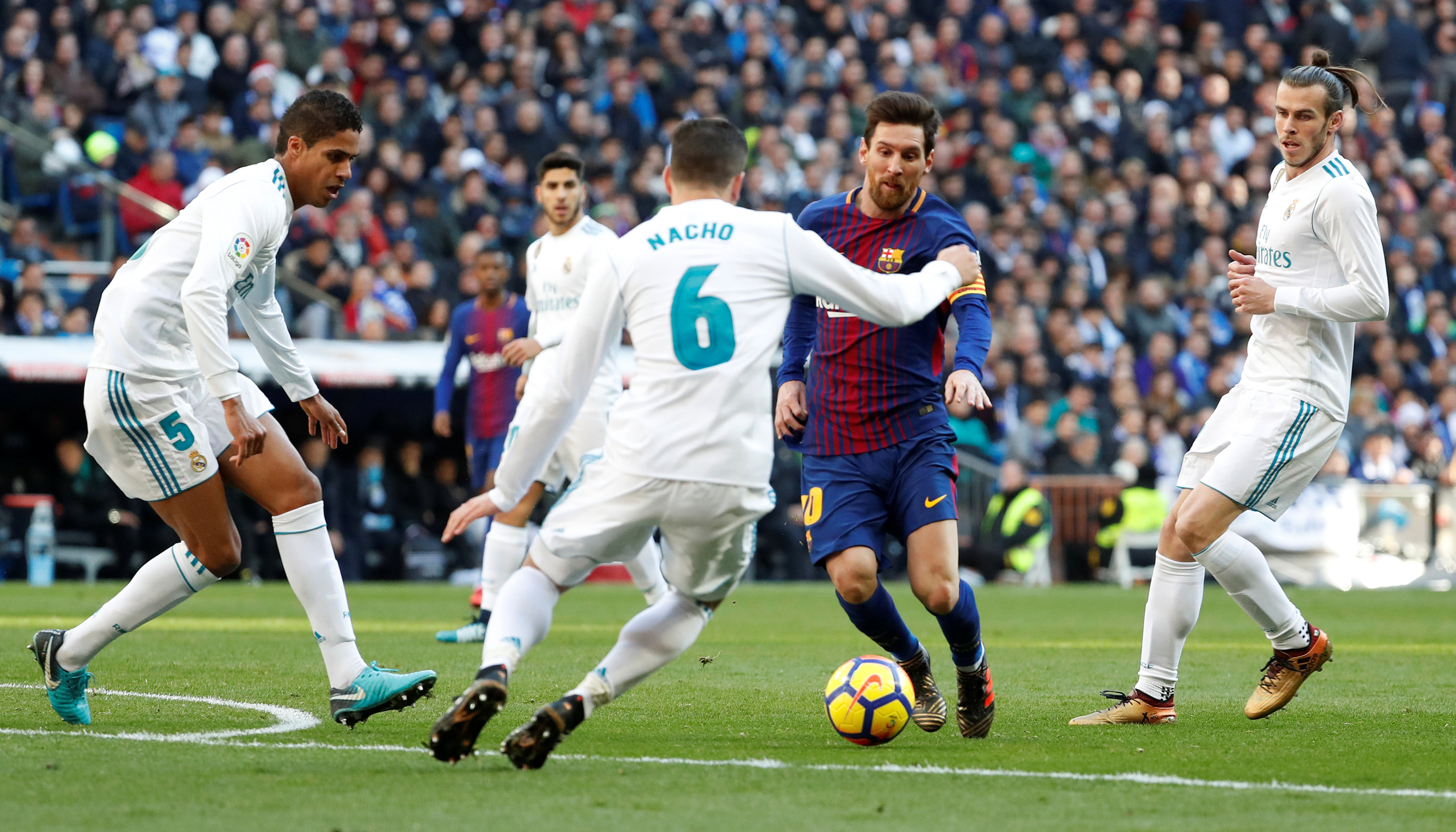 El Barcelona amarga la Navidad y hunde al Real Madrid