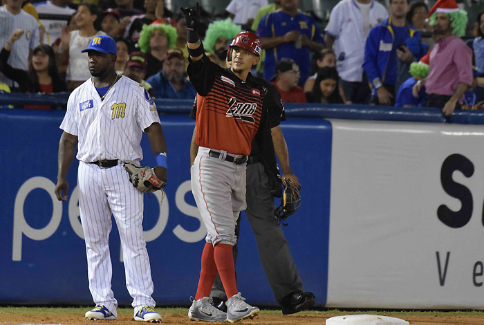 Cardenales de Lara picotea a Navegantes del Magallanes y vuela hacia la cima