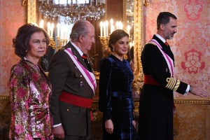 El rey Felipe VI de España rinde homenaje a su padre Juan Carlos