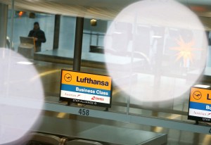 Aerolínea alemana Lufthansa cancela sus vuelos a Israel tras restricciones por coronavirus
