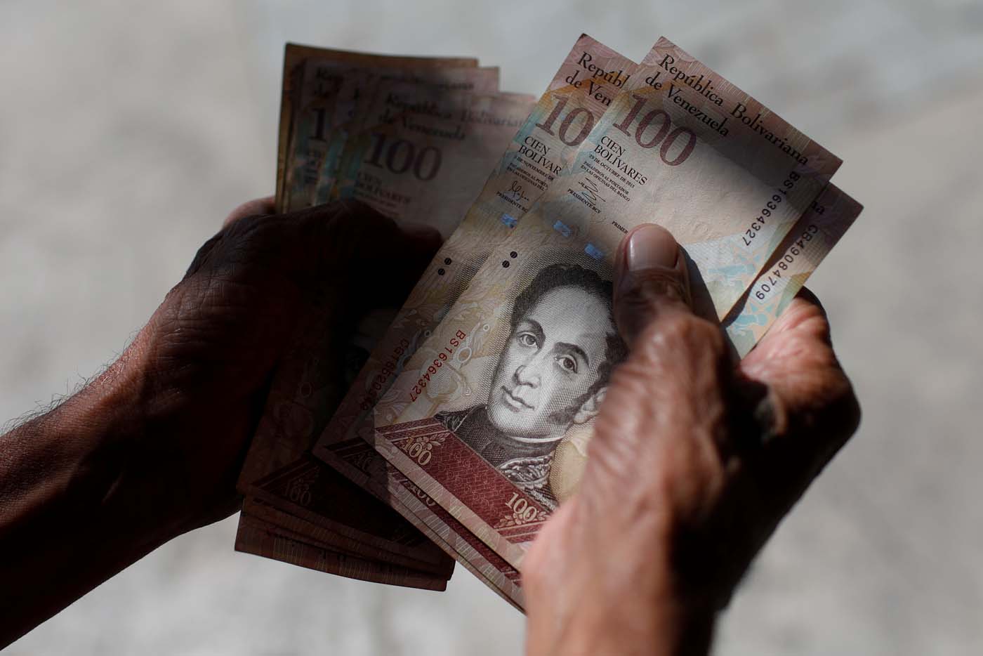 Economistas exhortaron a Maduro a combatir frontalmente la inflación (+Carta)