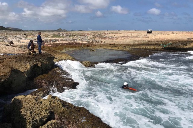 En la costa norte de Curazao, se encontraron los cuerpos de seis venezolanos a principios de enero. Willemstad, Curacao January 11, 2018. REUTERS/Umpi Welvaart