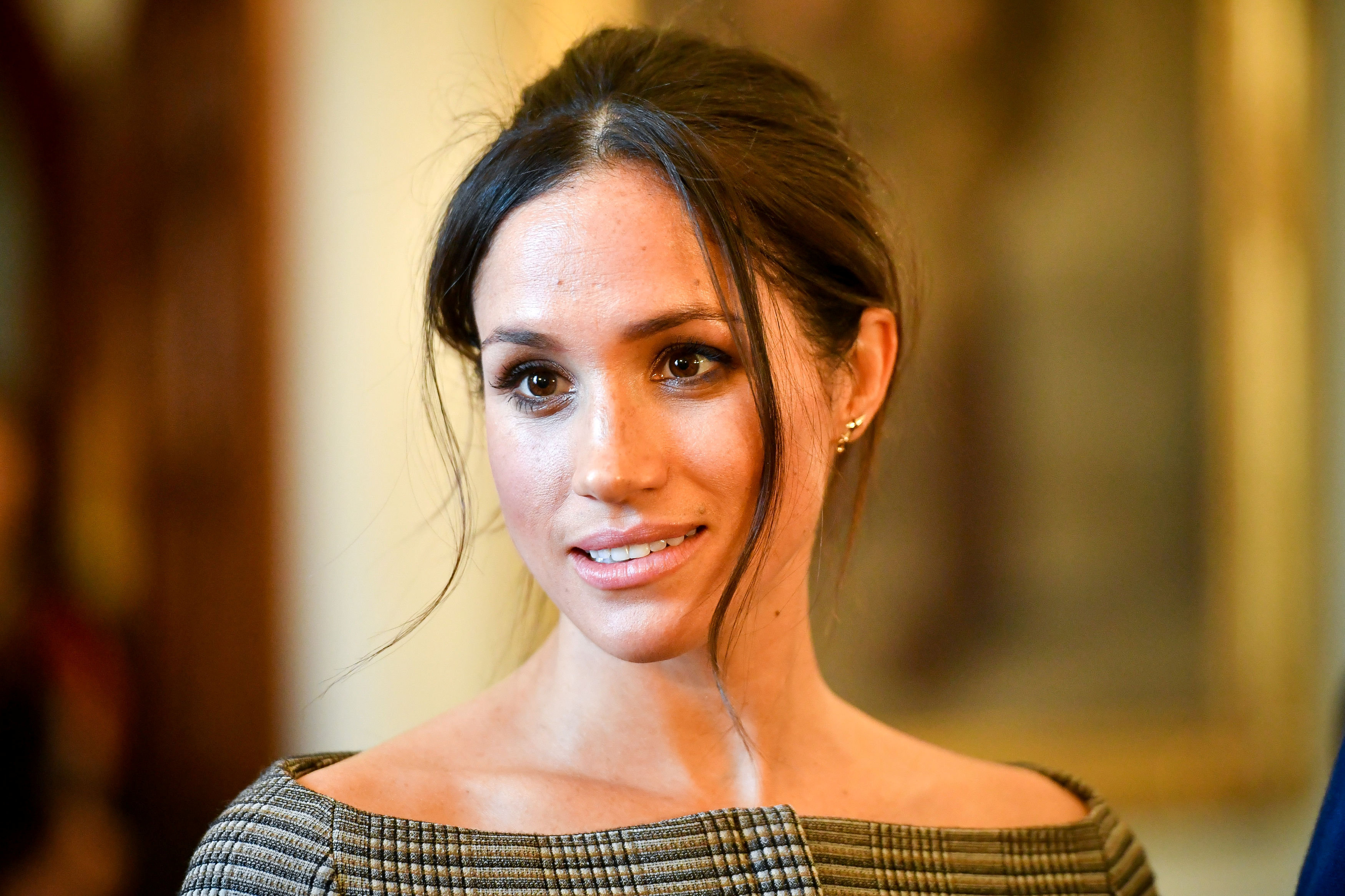 ¡Antes de la boda real!  Revelan retro-fotos “topless” de Meghan Markle en la playa