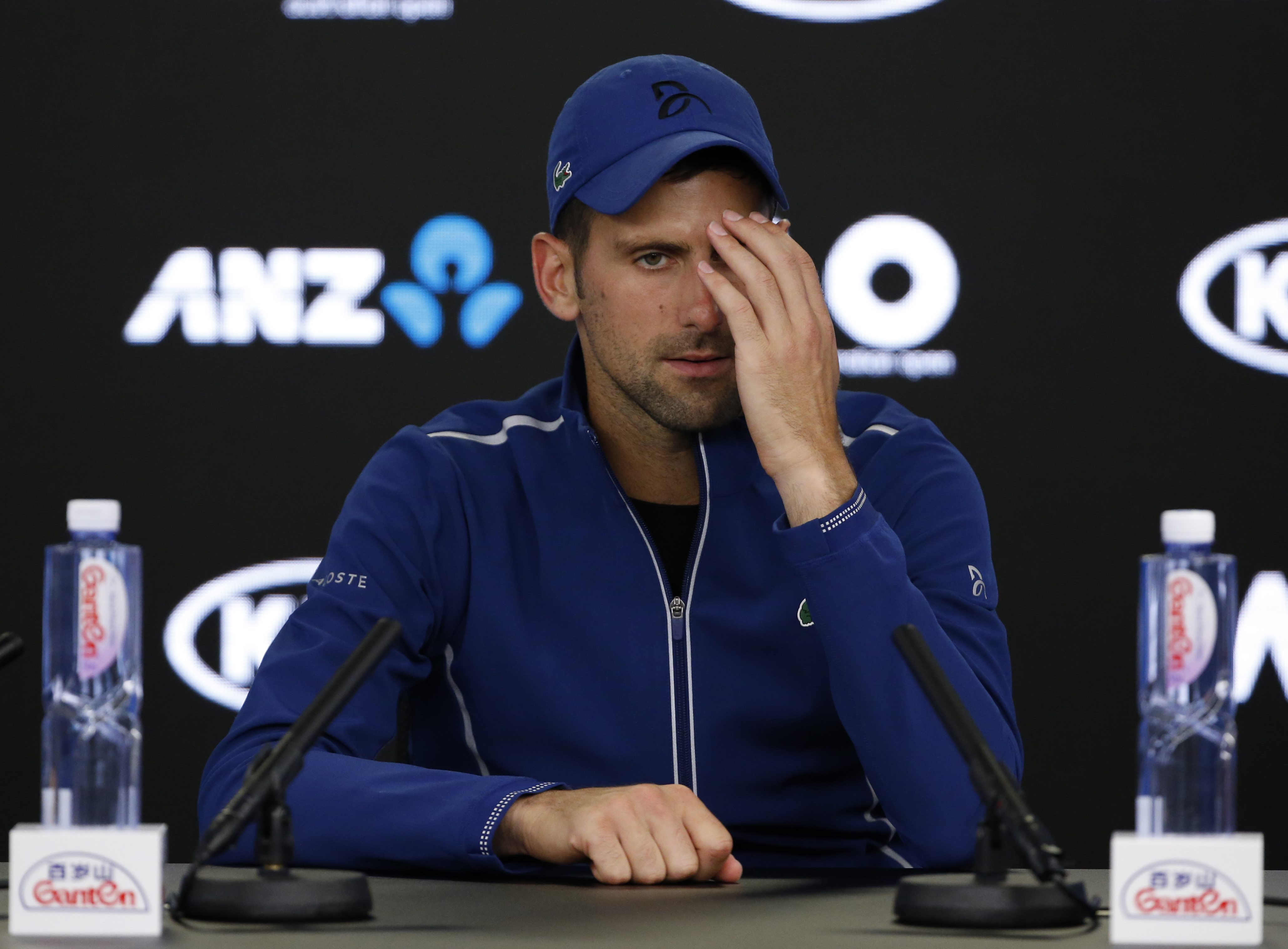 Djokovic se despide del Abierto de Australia mientras Federer avanza a cuartos de final