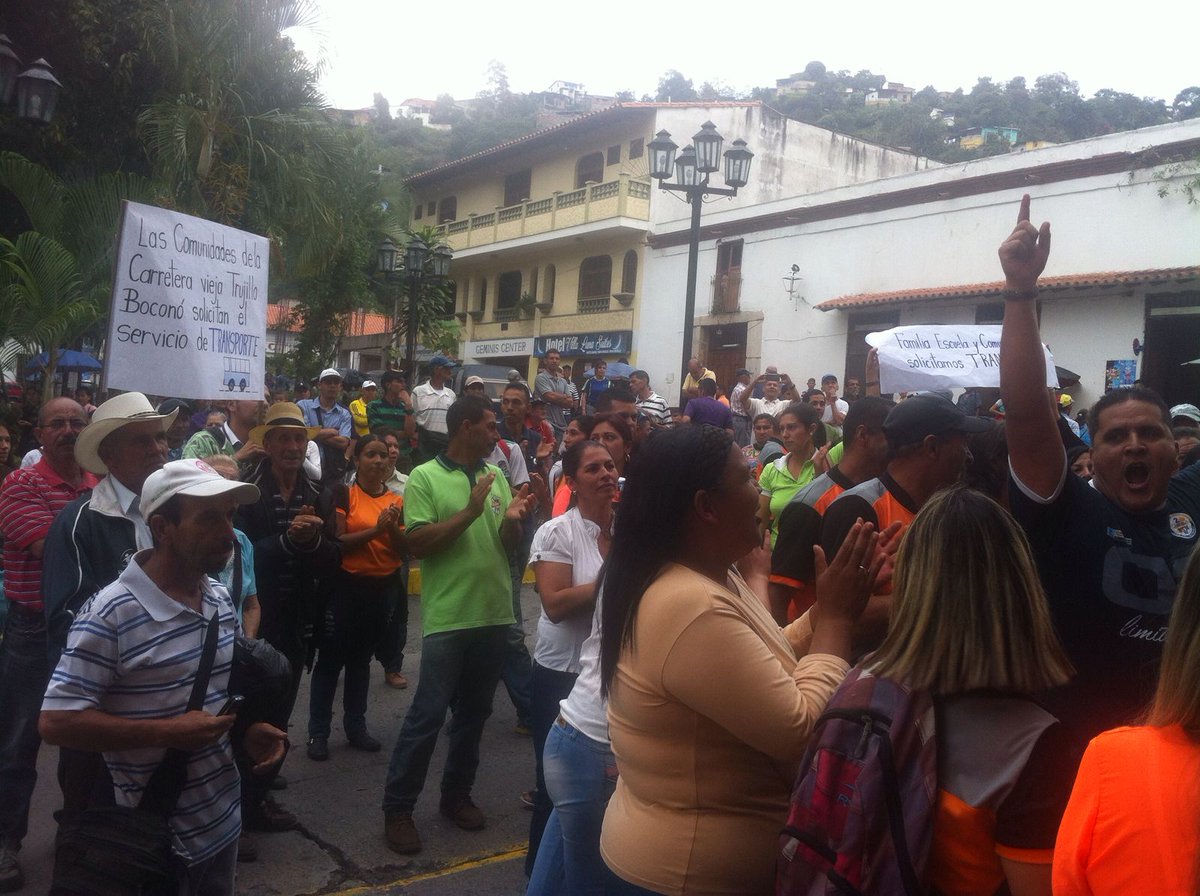 Protesta por la falta de transporte en Trujillo #16Ene (fotos)