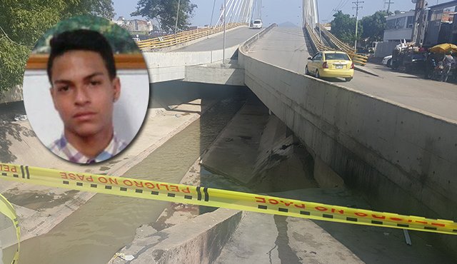 El rastro de sangre que quedó sobre el canal Bogotá, fue la evidencia del macabro asesinato del venezolano. / Foto: La Opinión