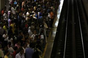 Fuerte retraso en el Metro de Caracas causado tras apagón de esta madrugada #14Feb