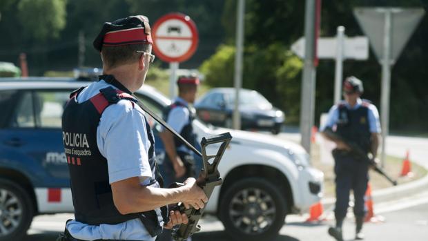 Fotografía de archivo de agente de los Mossos d'Esquadra - EFE