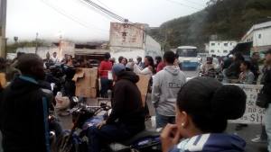 Vecinos de El Junquito protestan por falta de agua