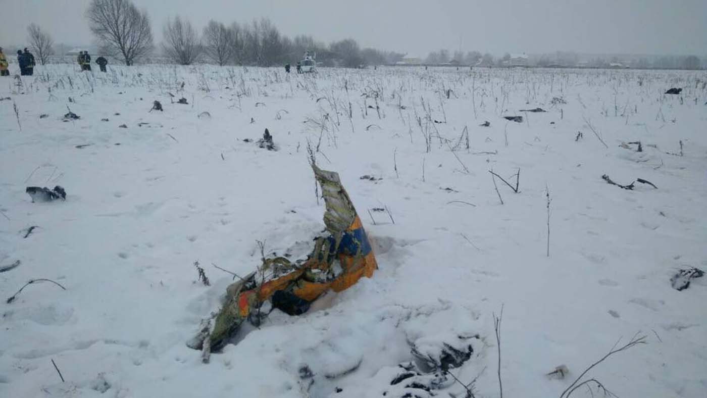 Así quedó el avión que se estrelló en Rusia con 71 personas a bordo (FOTOS)