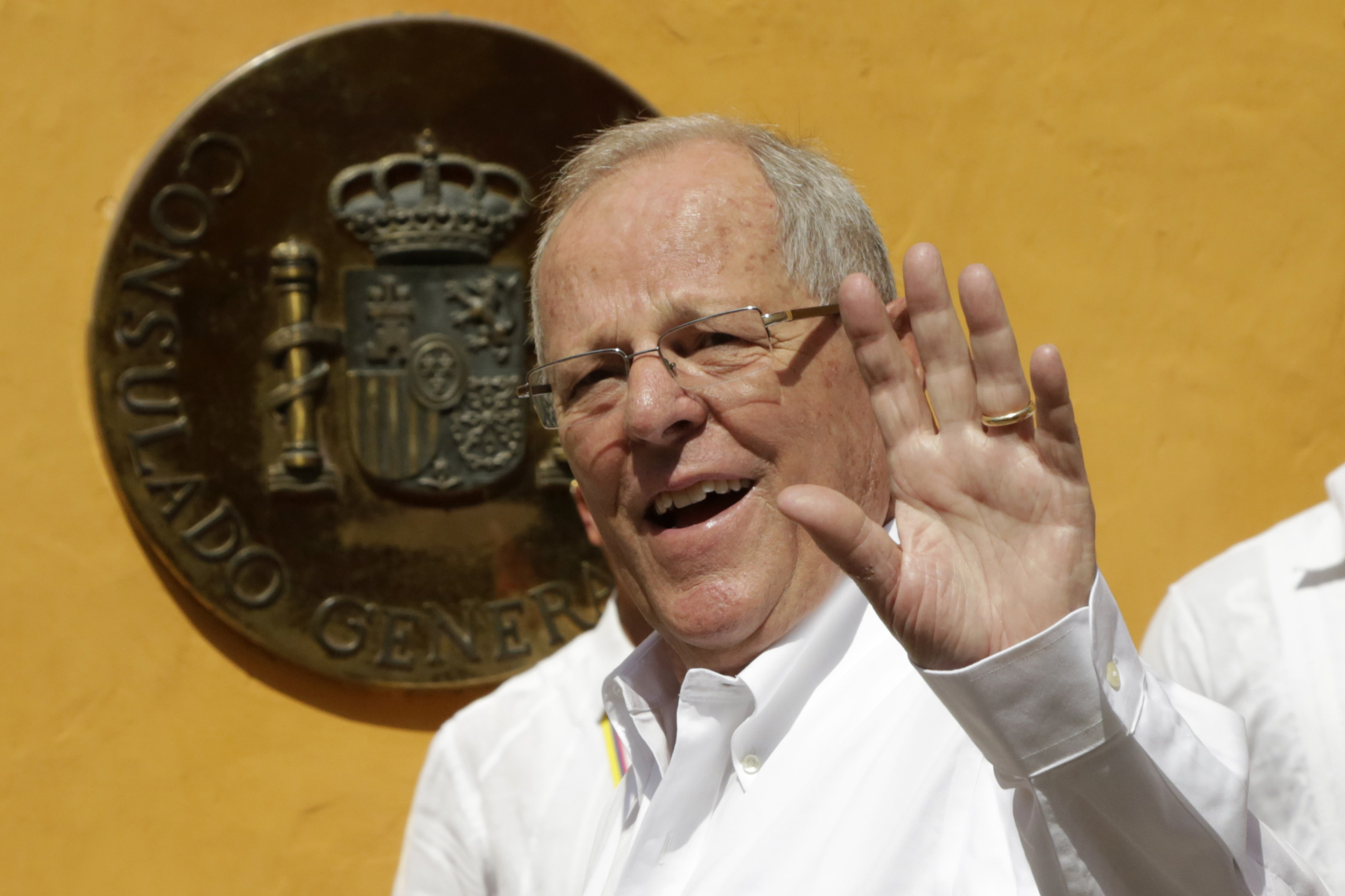 Kuczynski sigue siendo líder del partido gobernante en Perú, según congresista